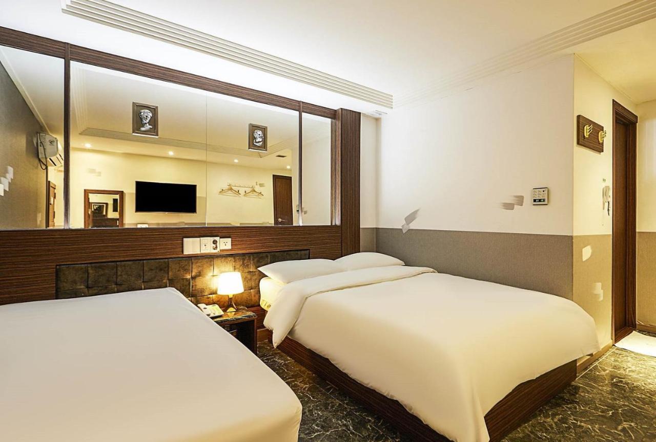 Friendly Dh Naissance Hotel