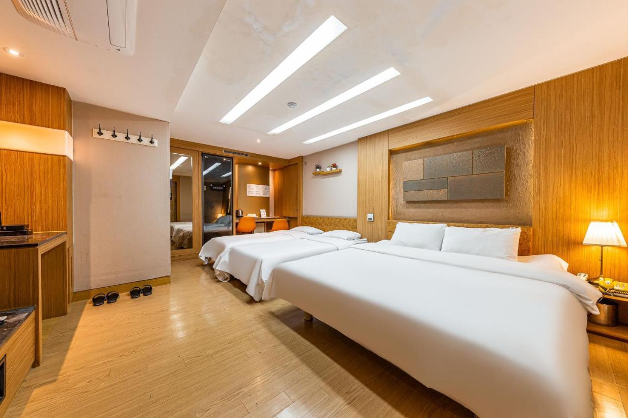 Friendly Dh Naissance Hotel 2*